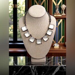 💜Loft Vintage Gold Tone Light Lavender Large Rhinestone Statement Necklace